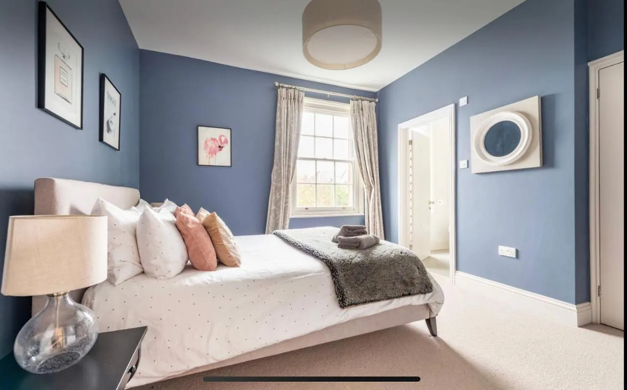 Holiday home Townhouse - Free Parking, Garden & Games Room Exeter United Kingdom