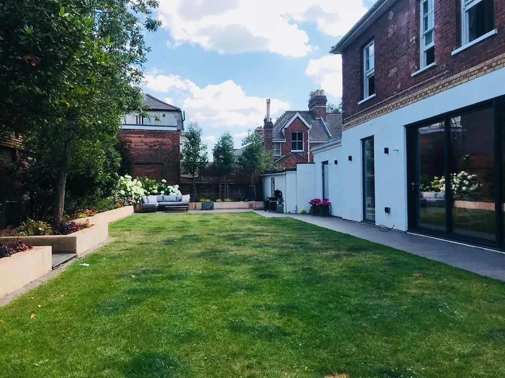 Townhouse - Free Parking, Garden & Games Room Exeter 0*,  United Kingdom