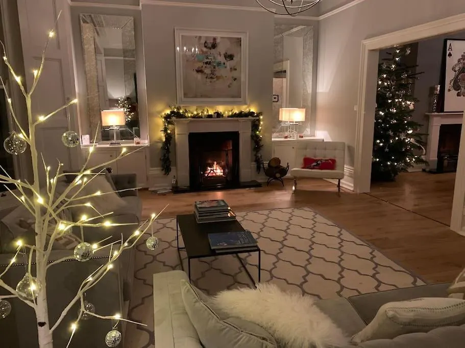 Holiday home Townhouse - Free Parking, Garden & Games Room Exeter